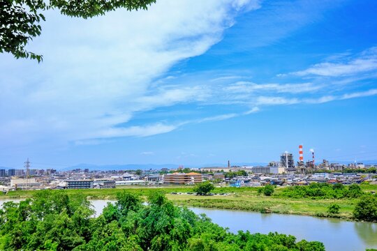 愛知県、春日井市の市街地遠景