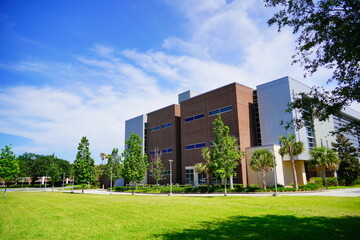 Fototapeta premium ORLANDO, FL, USA - 05 13, 2023: The University of Central Florida (UCF) building