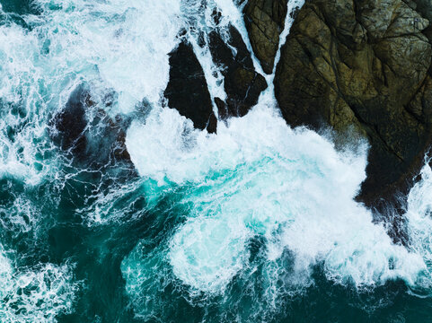 Crashing Waves の写真素材 18 149件の無料イラスト画像 Adobe Stock Crashing Waves の写真素材 18 149件の無料イラスト画像 Adobe Stock