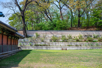 Obraz premium Traditional hanok Korean building within Gyeongbokgung Palace site in Seoul - South Korea
