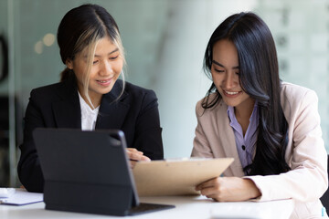 Fototapeta premium Colleagues working together in the office. Businesswoman discussing with colleagues at work about work and presenting ideas for starting a new business project.