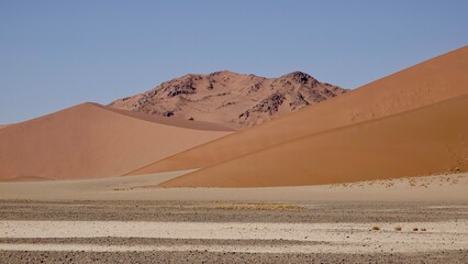 Sanddünen in der Namibwüste in Namibia 