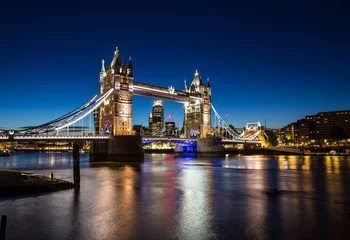 Photo sur Plexiglas Tower Bridge Tower Bridge in London at night