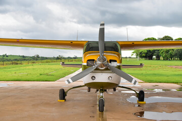 CESSNA 210