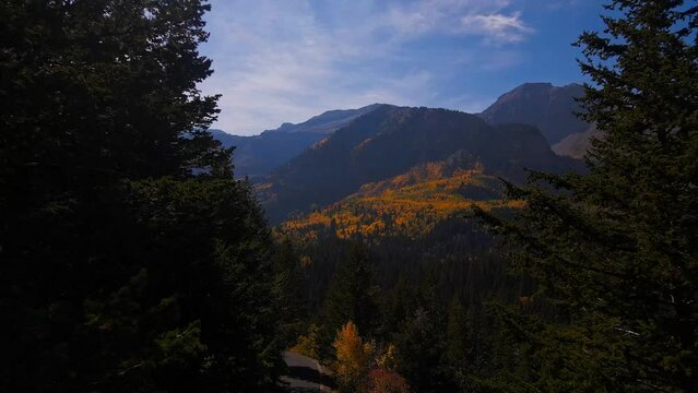 Stunning and colorful drone footage of the Alpine Loop in Utah during the fall