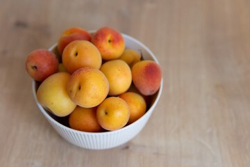 Fototapeta na wymiar bowl of apricots