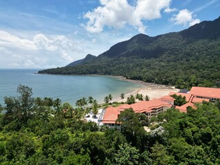 Fototapeta na wymiar Aerial view of the ocean surrounded by beautiful greenery and resorts in Sarawak