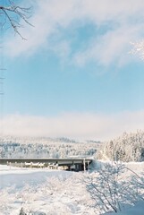 Fototapeta na wymiar bridge in a mountainous landscape covered with snow