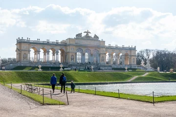 Zelfklevend Fotobehang Beautiful shot of the Schonbrunn palace in Vienna, Austria © Dimitry Anikin/Wirestock Creators