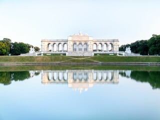 Fototapeta na wymiar Scenic view of Gloriette Pavilion reflecting on a lake at Schonbrunn Palace in Vienna, Austria