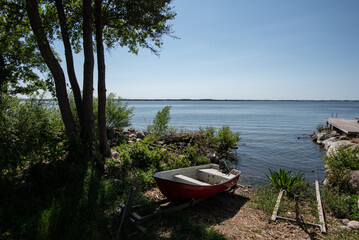 Fototapeta na wymiar Sunny summer views of Roxen Lake from Ekängen (Linköping)