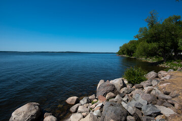 Fototapeta na wymiar Sunny summer views of Roxen Lake from Ekängen (Linköping)