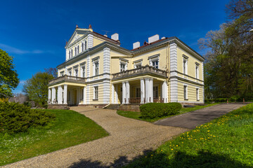 Fototapeta na wymiar Historic Palace in Zloty Potok, Poland.