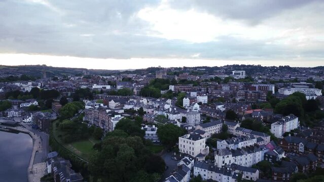 Footage from the Exeter Quay street towards the Exeter Cathedral