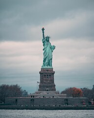 Obraz premium Vertical shot of the Statue of Liberty in New York, USA