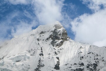 Fototapeta na wymiar Beautiful view of a snowy mountain peak