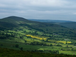Fototapeta premium Beautiful view of the mountainous landscape under a cloudy sky