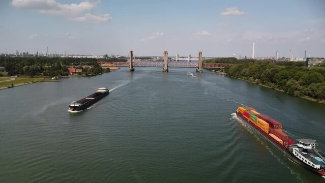 Barges at the Oude Maas, Rotterdam