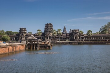Naklejka premium Beautiful shot of the Angkor Wat temple complex and the largest monument in Cambodia