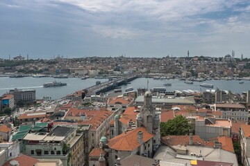 Fototapeta premium Breathtaking view of a cityscape of Istanbul, Turkey, in The Bosphorus on a cloudy day