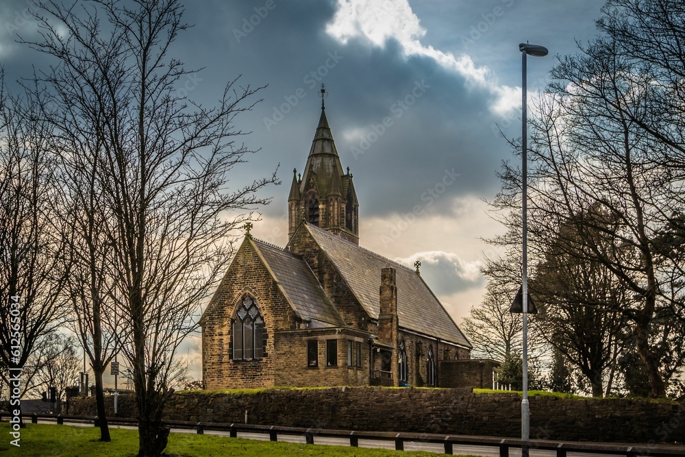 Sticker Mesmerizing view of the Saint Matthew's Church under a cloudy sky in Chadderton, England