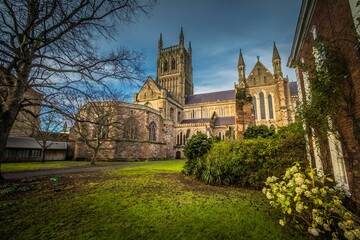 Fototapeta na wymiar Beautiful view of the Worcester Cathedral in England, Uk with a lovely green garden
