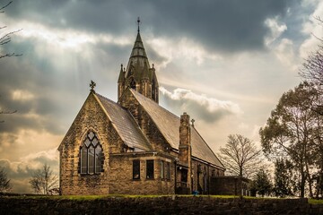 Mesmerizing view of the Saint Matthew's Church under a cloudy sky in Chadderton, England