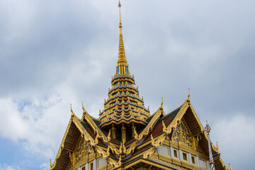 Fototapeta premium Grande Palácio Real Phra Borom Maha Ratcha Wang Templos em Bangkok