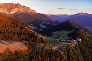 Fototapeta premium Aerial of a sunset sky near Annecy in the french alps covered in evergreen trees