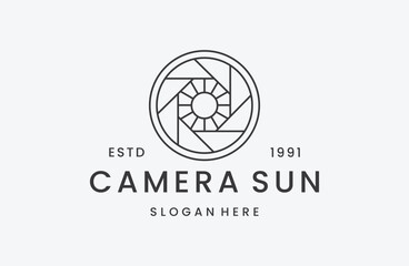 Camera sun logo vector icon illustration hipster vintage retro .