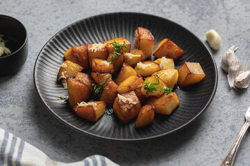 fried  potatoes with garlic