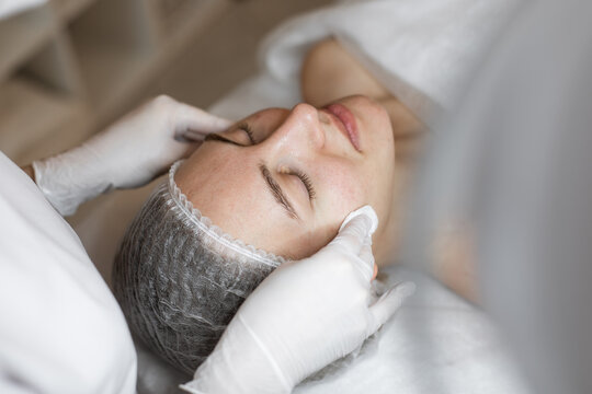 Face cleansing in clinic