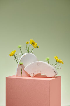 Geometric podium platform stand for product presentation