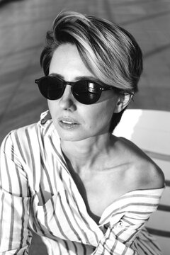 Black and white portrait of a woman