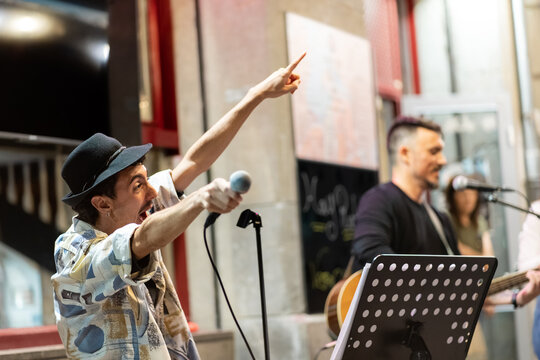 musical couple giving a concert in the street