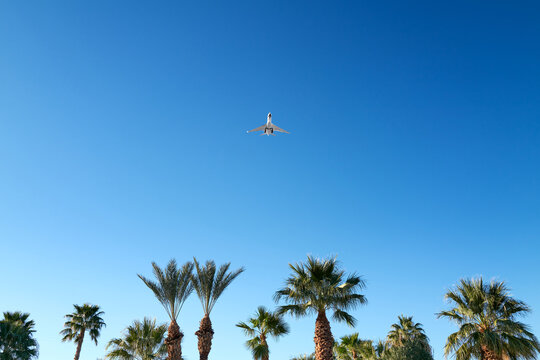 Jet plane arriving in Palm Springs
