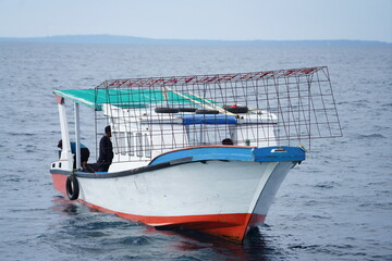 Obraz premium Fisherman on his way to get some fish 