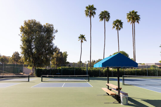 Pickleball court with nobody outdoors 