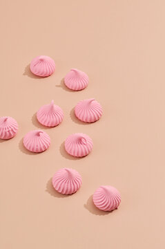 pink meringues 
