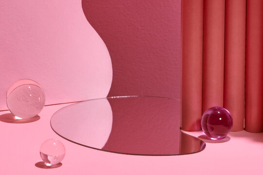 Pedestal cosmetic display glass podium platform with stylish props