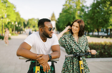Happy Couple On The Date Outdoors .