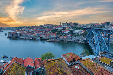Obraz premium Porto Portugal, sunrise city skyline at Porto Ribeira with Douro River and Dom Luis I Bridge