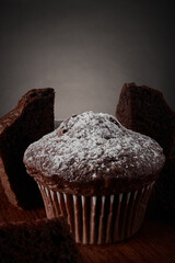 Chocolate cupcake & powdered sugar
