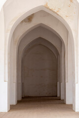 Fototapeta na wymiar white painted arch in uzbekistan