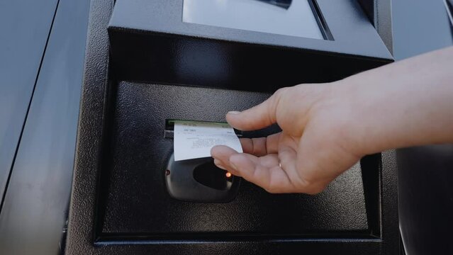 Atm Receipt Images – Browse 11,978 Stock Photos, Vectors, and Video ...