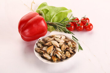 Marinated mussels in the bowl