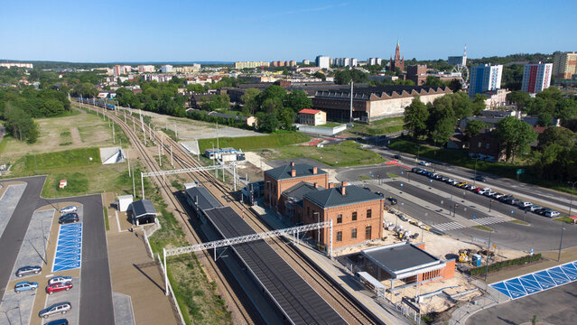 Dąbrowa G&oacute;rnicza. Wyremontowany dworzec kolejowy.