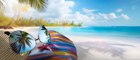 art summer vacation on tropical sandy beach - obrazy, fototapety, plakaty