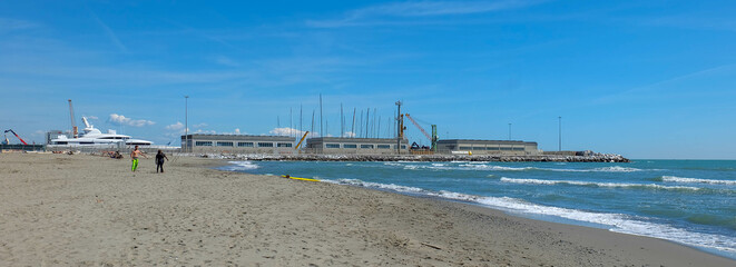 Spiaggia Libera La Rotonda bei Carrara in Italien