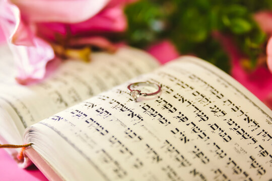  An prayer siddur used by for  Jewish woman siddur with flower